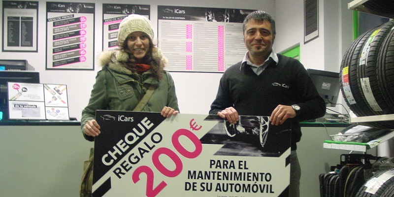 Cristina Ayala Gutiérrez, ganadora del cheque-regalo iCars