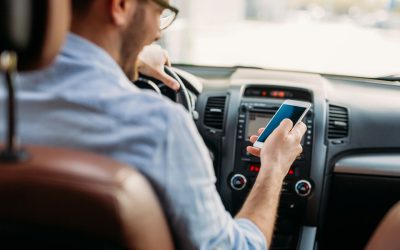 ¿Sabías que tu vida puede correr peligro cada vez que conduces? ¡Descubre las distracciones más peligrosas al volante!