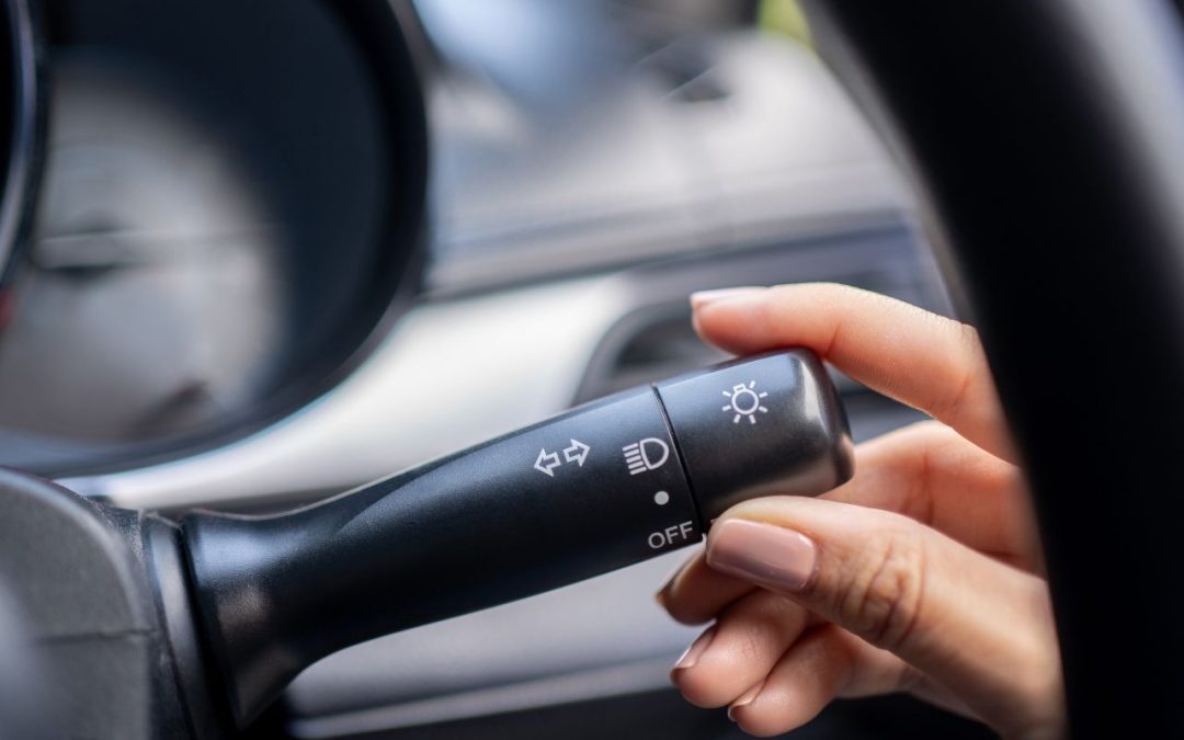 ¿Conoces los seis tipos de luces de tu coche? Descubre que hace cada una y por qué ignorarlas te puede costar muy caro